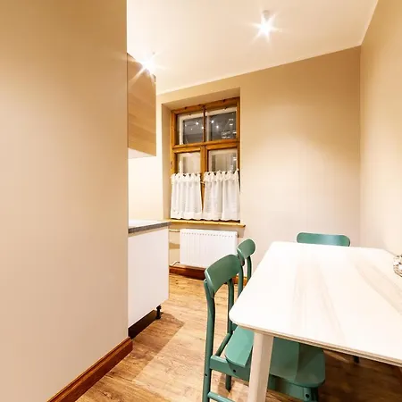 Gourmet Storie's Ap 68sqm Renovated Free Parking 아파트 리가