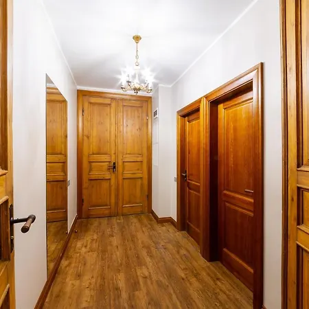 Gourmet Storie's Ap 68sqm Renovated Free Parking 아파트 리가